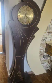 ساعت دیواری ایستاده