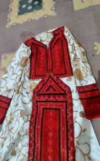 لباس سنتی مجلسی طرح خاص قرمز سفید و طلایی