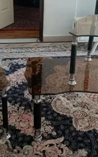 جلو مبلی و میز عسلی شیشه ای