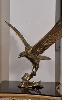 عقاب برنز