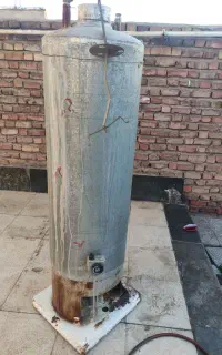 یک عدد آبگرمکن یخچالی به فروش می‌رسد