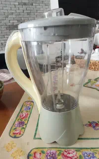 پارچ مخلوط کن با چند تییکه وسایل جانبی نو