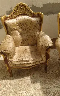 مبل 9 نفره نیاز به تعمیر
