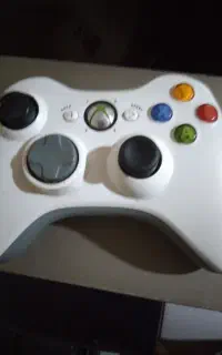یک عدد دستگیره xbox360 سفید