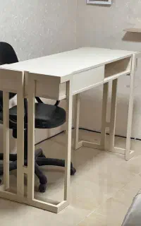 میزناخن و صندلی