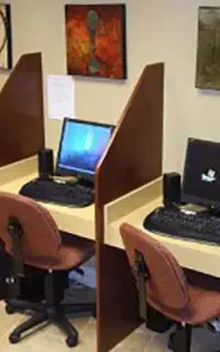 کار در مغازه خدمات کامپیوتری و کافی نت