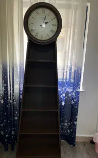 ساعت لوتوس به همراه کتابخانه