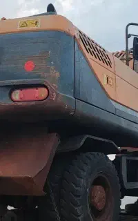 بیل مکانیکی ۲۱۰ هیوندایی چرخ لاستیکی