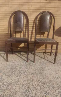 صندلی آهنی