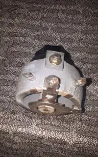 تعدادی وسایل برق کارخانه و تابلو برق