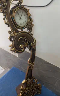 یک عددساعت ایستاده سالم