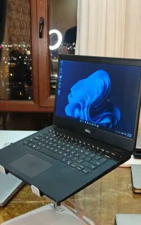 لپتاپ DELL Core i3 نسل 8 + رم 8 - گرافیک Uhd 620