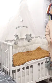 تخت کنار مادر با قابلیت گهواره شو وحالت شیب دارشدن