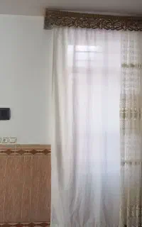 پرده با کتیبه در حد نو