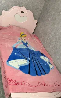 تخت خواب وکمد