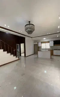 نظافتچی جوان ۳۲ساله زبروزرنگ