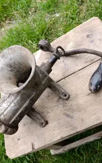 چرخ گوشت دستی قدیمی