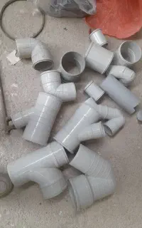 یکسری وسایل لوله کشی ودب سرویس