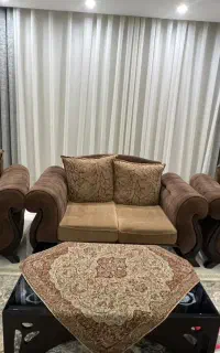 مبل شیک و راحت+۱ میز و ۳ عسلی