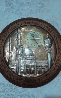 ساعت دیواری سالم کار میکنه