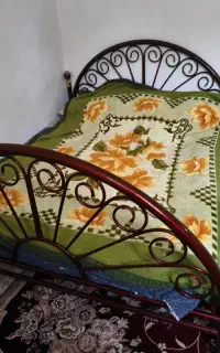 تخت بدون کفی و چوب لباسی