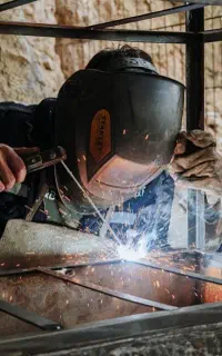 جوشکاری، لوله‌کشی و تاسیسات ساختمان  خورده کاری