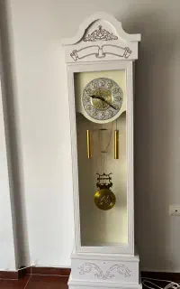 ساعت به فروش می‌رسد