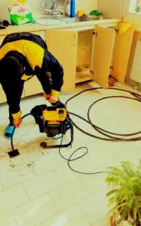 چاه باز کن و فنرزنی فنرزدن در۱۵دقیقه کل شرق فاضلاب