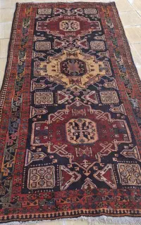 کناره فرش دستباف اصیل  تمیز و خوش‌رنگ