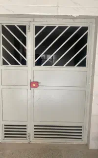 نقاش و لکه گیری