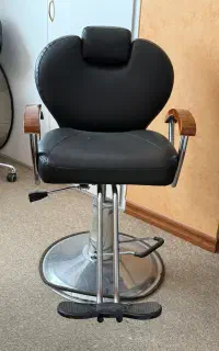 صندلی آرایشگاهی پدالی جکدار زیر قیمت فروش فوری