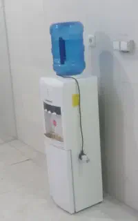 آب سردکن یخچال دار