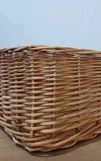 سبد حصیری دست بافت مربع،در حد نو