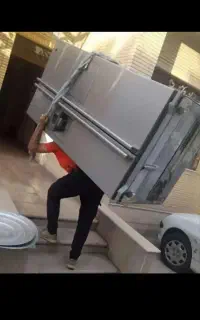 کارگراسباب کشی و اثاثیه حمل گاو صندوق و یخچال ساید