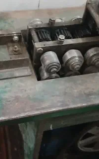یک عدد دستگاه با تعدادی لوازم