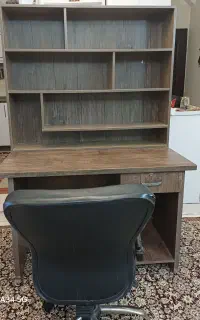 میز تحریر صندلی چرخشی وکتابخانه کاملا سالم