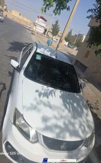 ساینا اس بدون رنگ