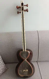 یک عدد تار یک عدد سە تار