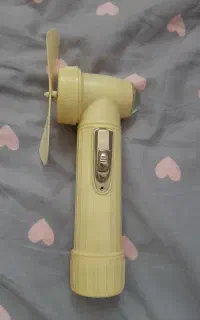 چراغ قوه پنکه دار یا پنکه  دستی چراغ دار