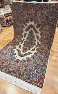 ۴متری دستباف کرمان زمینه کرم آکبند