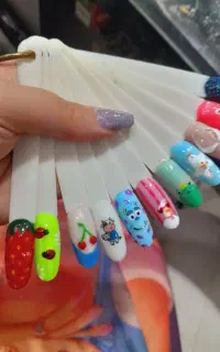 خدمات ویژه کاشت و ژلیش ناخن