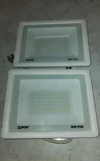 پروژکتور ۱۰۰ وات zfr