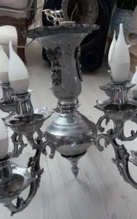 یک جفت لوستر نقره‌ای سنگین