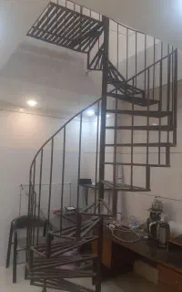 پله فلزی پیچ آماده