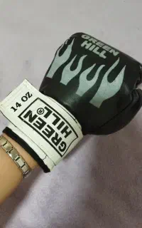 کیف باشگاه، دستکش بوکس