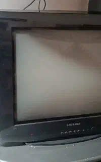 تلویزیون و میز