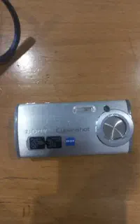 دوربین سونی cyber-shot سالم و تمیز