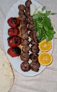 به یک نفر. خانم جهت کار در رستوران نیازمندیم