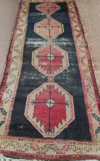 فرش دست باف صدو سه ساله