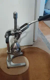 آبمیوه گیری دستی